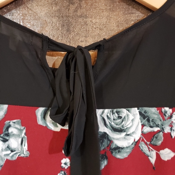 Faith and joy of Los Angeles sheer shoulder top - Picture 5 of 8